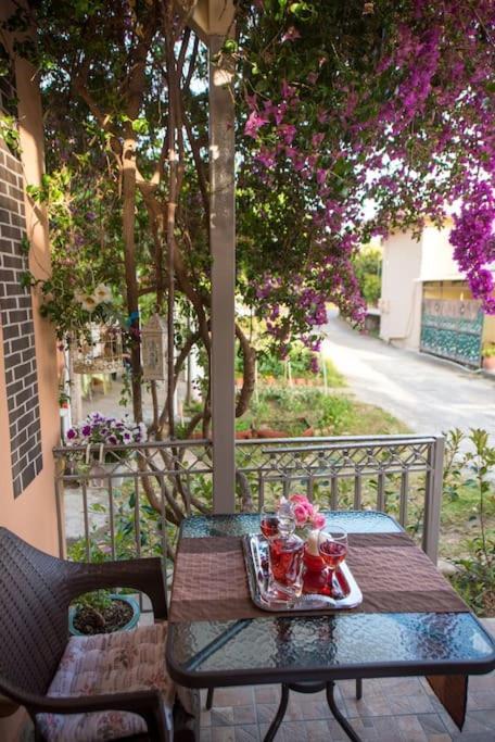 Bougainvillea House 1 กาลามาตา ภายนอก รูปภาพ